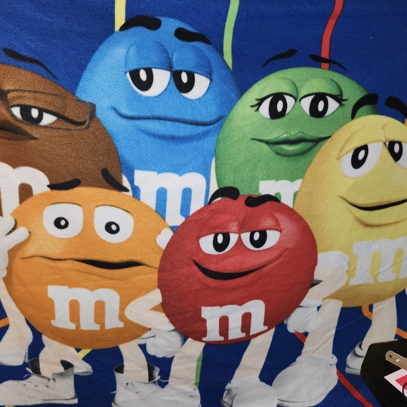 M&M's Colorful Character Blanket - Picture 2 of 6